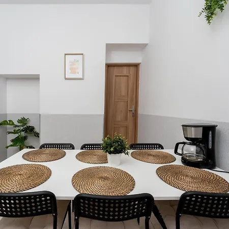 Hala Targowa Apartmán *