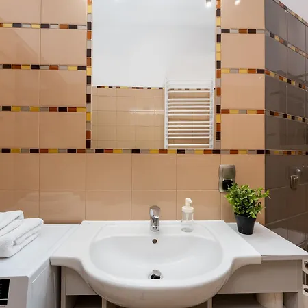 Hala Targowa Apartman *